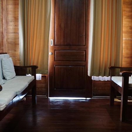 Grand Raka Homestay โลวินา ภายนอก รูปภาพ