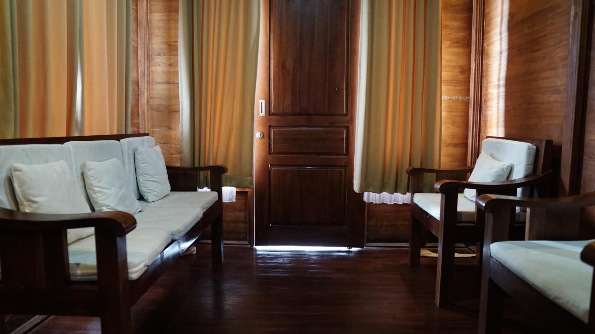 Grand Raka Homestay โลวินา ภายนอก รูปภาพ