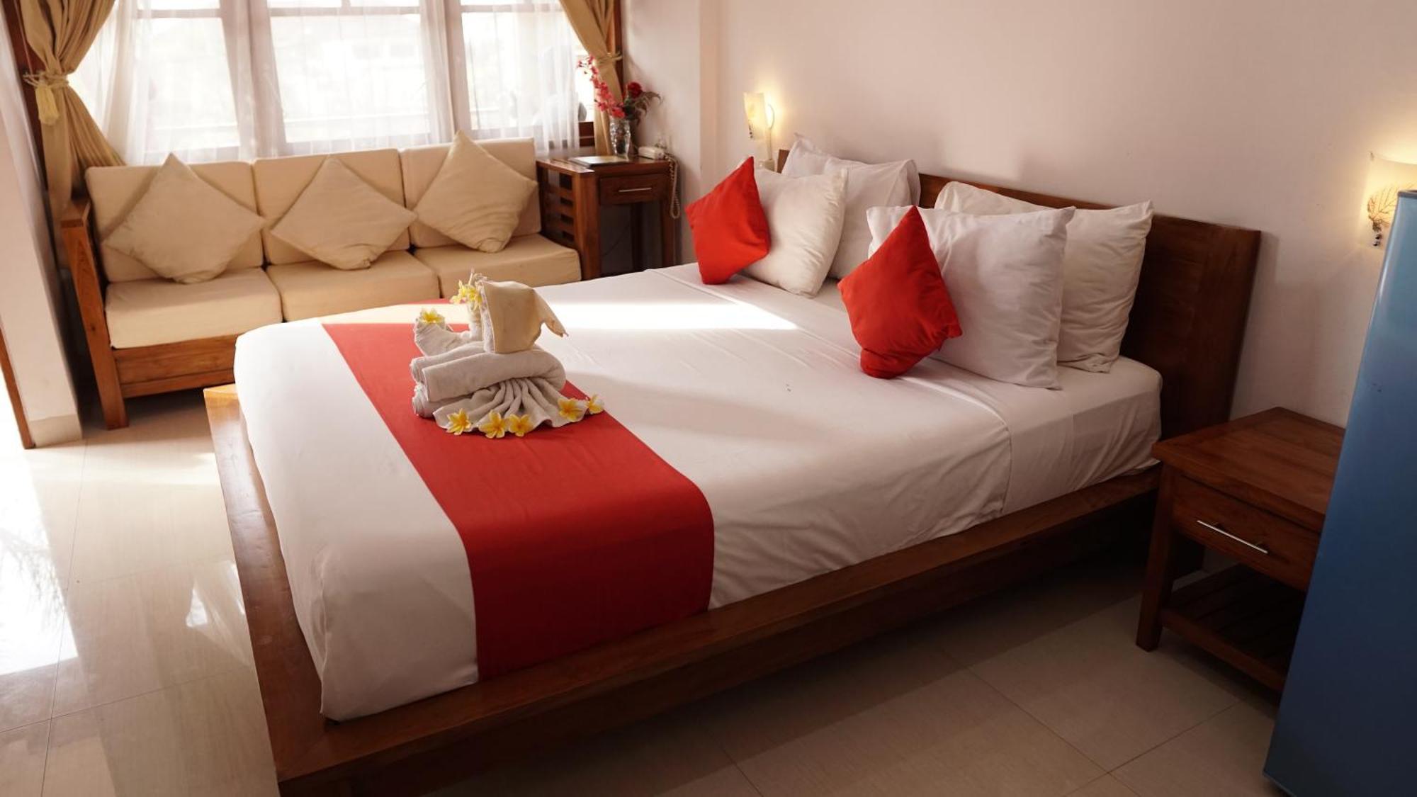 Grand Raka Homestay โลวินา ภายนอก รูปภาพ
