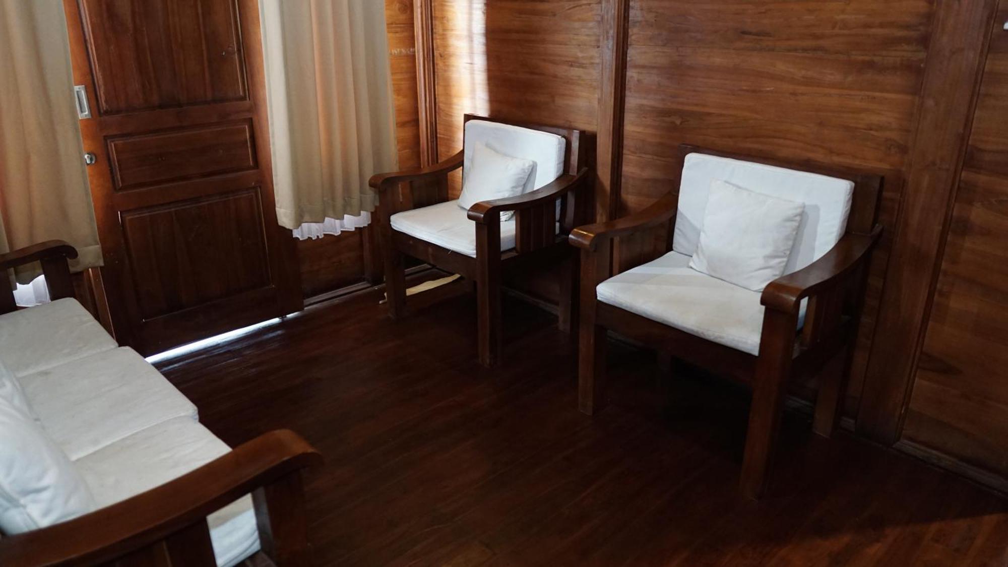 Grand Raka Homestay โลวินา ภายนอก รูปภาพ