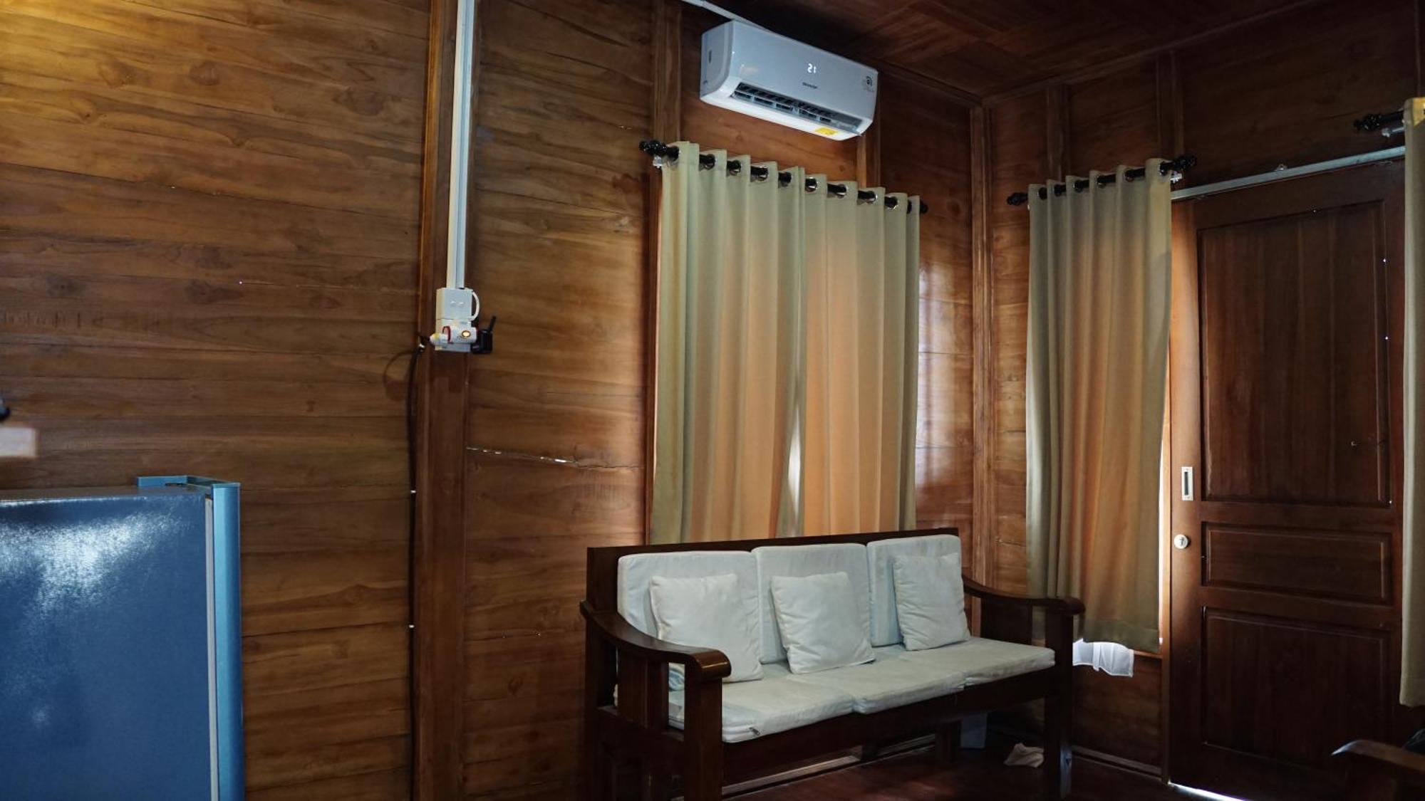 Grand Raka Homestay โลวินา ภายนอก รูปภาพ